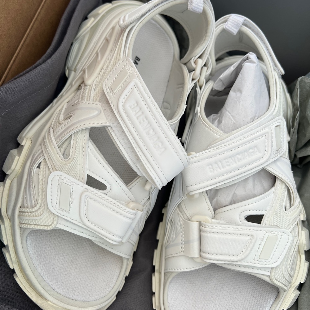 Balenciaga tractor sandals. White leather. Size 36